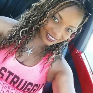 Meet your Posher, Deena